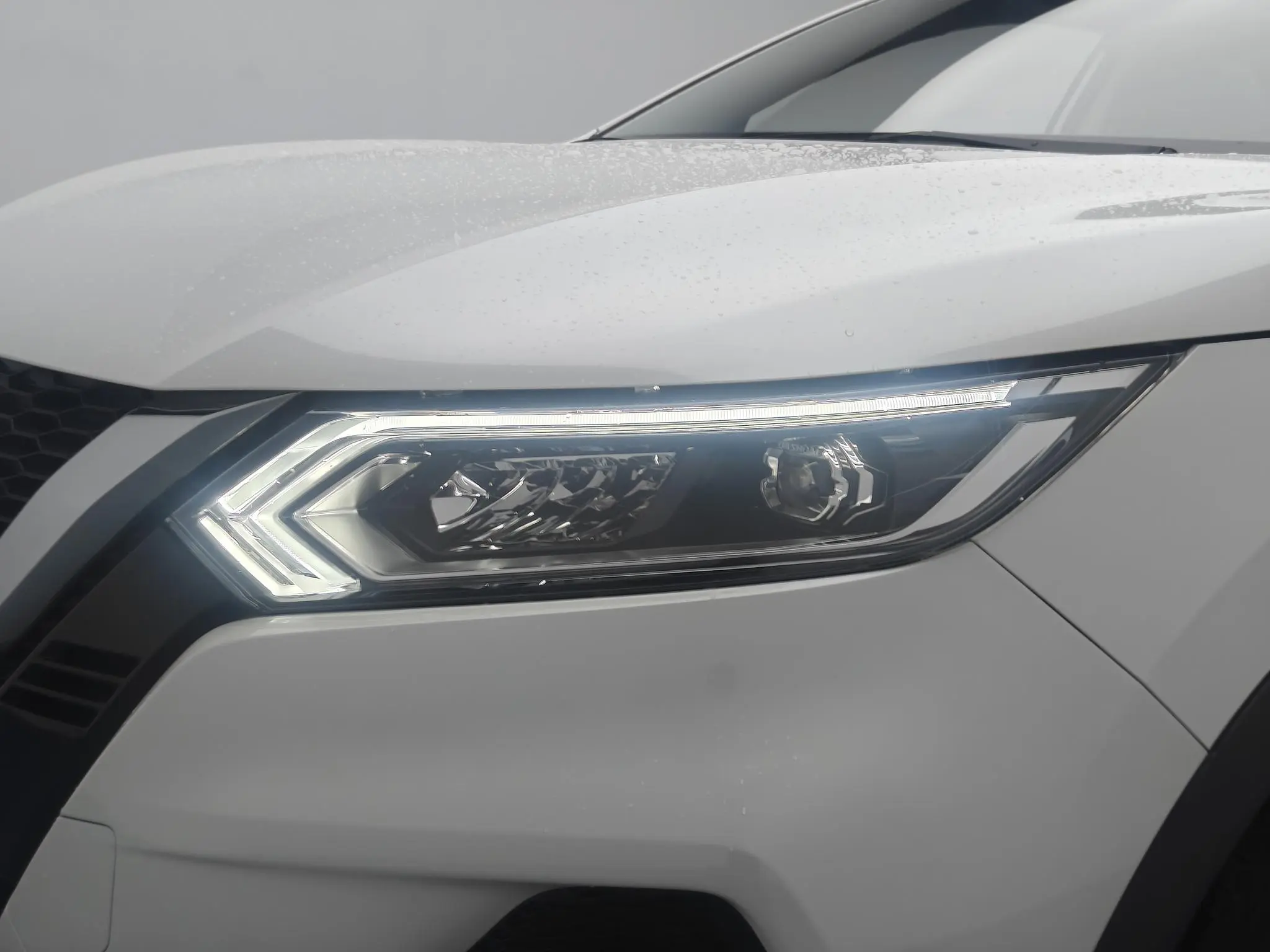Nissan Qashqai 2.0L CVT Deluxe Edition