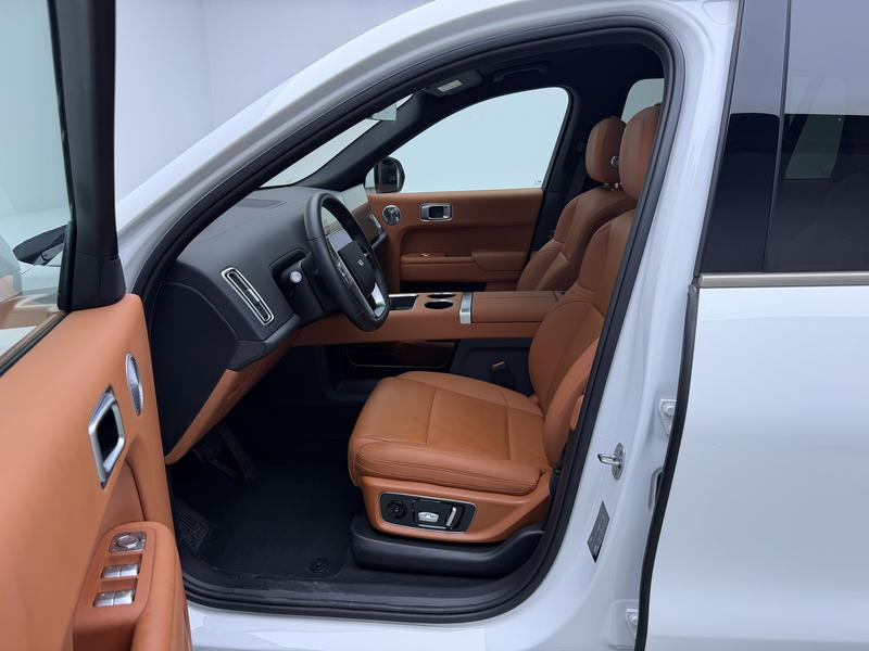 Li Auto Ideal L9 2025