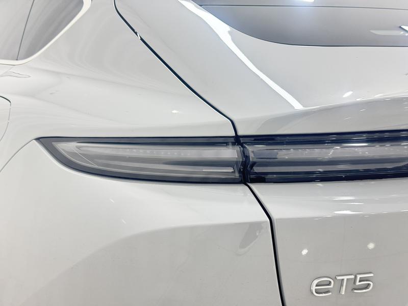 NIO NIO ET5 2025