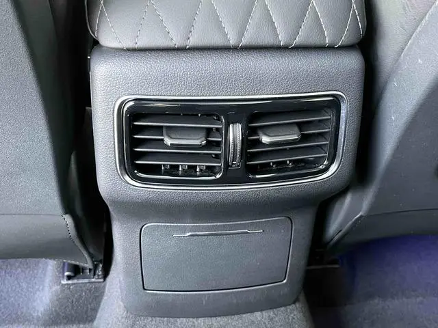 Hongqi Hongqi HS5 2.0T Zhilian flag collar four-wheel drive version