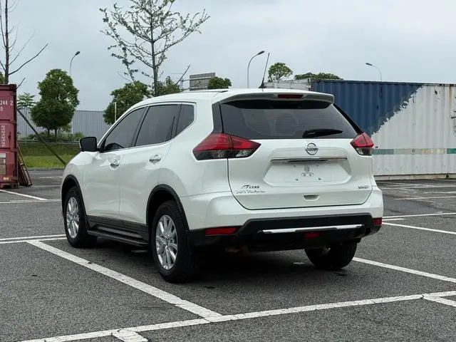 Nissan Qijun 2.0 L XL ITS 3rows CVT 2WD Zhilian seven-seater comfort edition