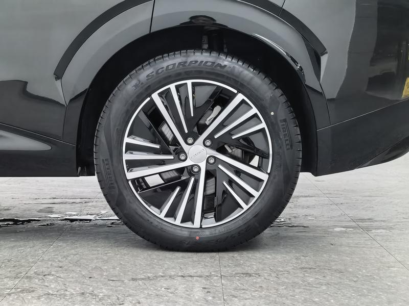 Lynk & Co Lynk&Co 08 EM-P 2023