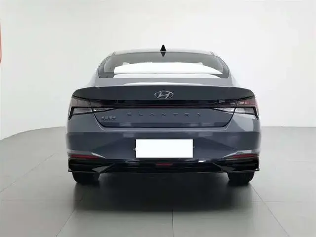 Hyundai Elantra 1.5L CVT LUX Premium Edition