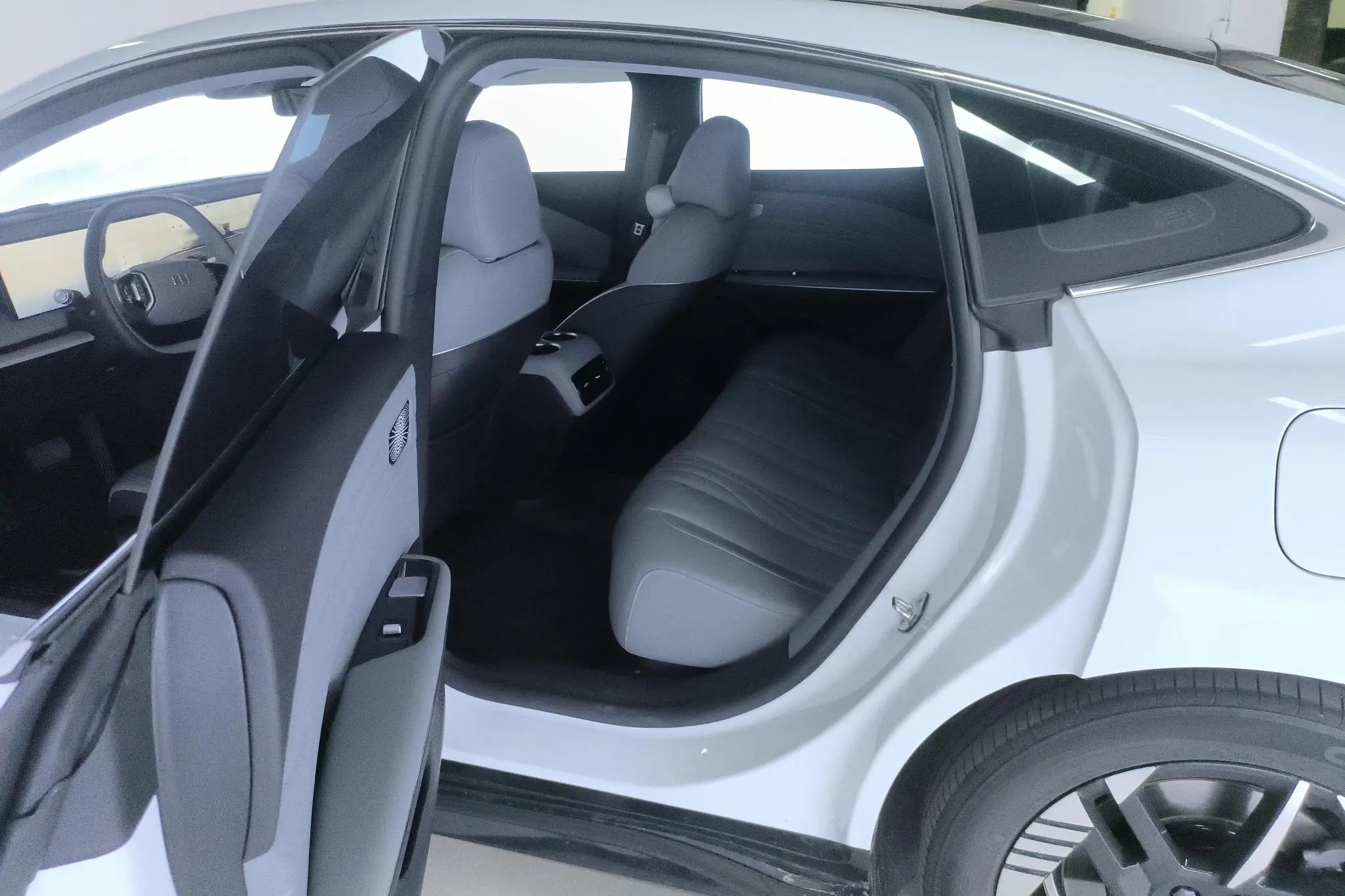 Geely Galaxy Galaxy E8 550km two-wheel drive Longteng version