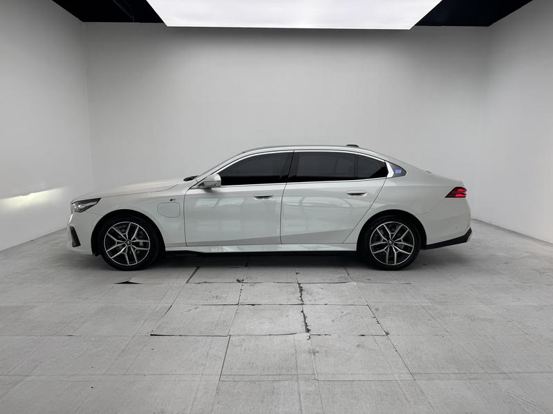 BMW BMW i5 2024