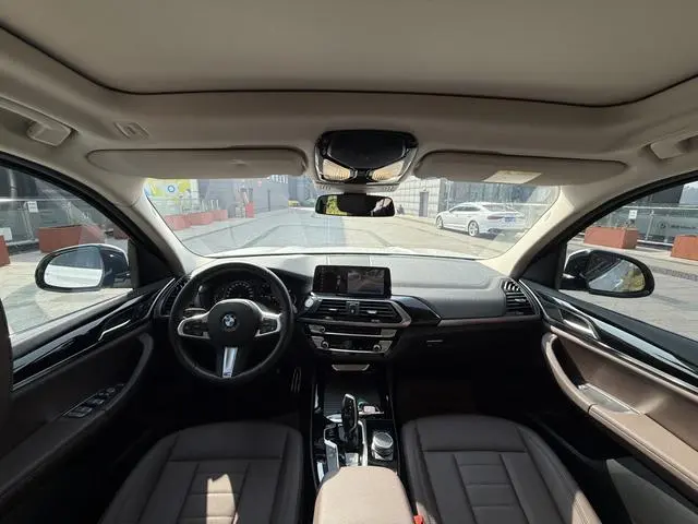BMW BMW X3 xDrive25i M sports suit