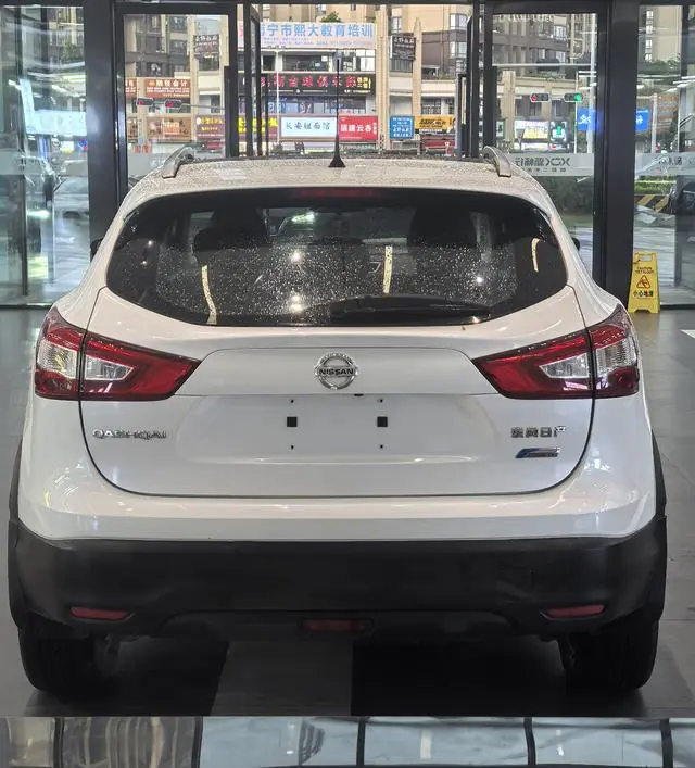 Nissan Qashqai 2.0L CVT Deluxe Edition