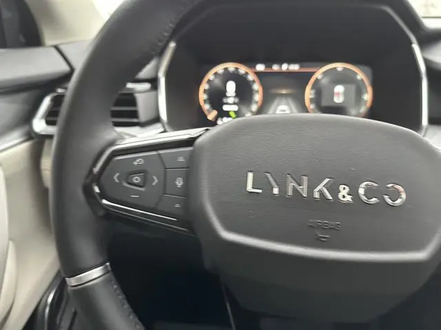 LYNK & CO Lynk & Co. 06 EM-P PHEV Remix Shero