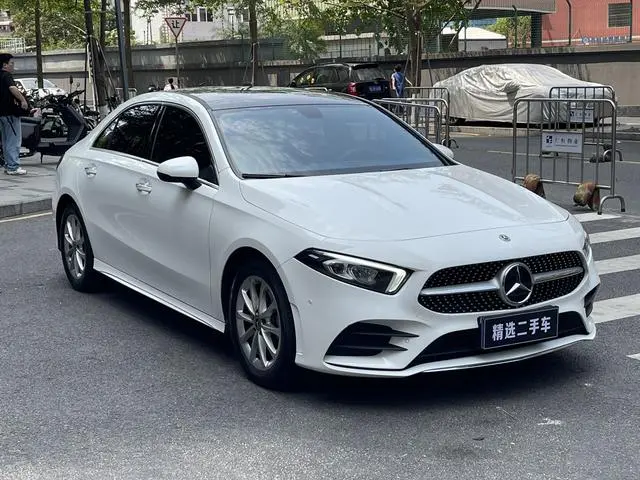 Mercedes-Benz Mercedes-Benz A-class A 200 L sports sedan dynamic Version
