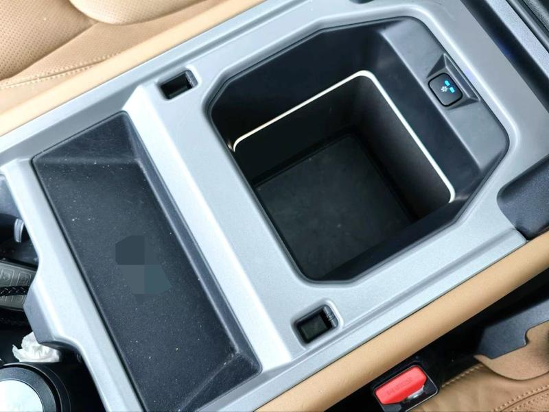 Land Rover guard 2025