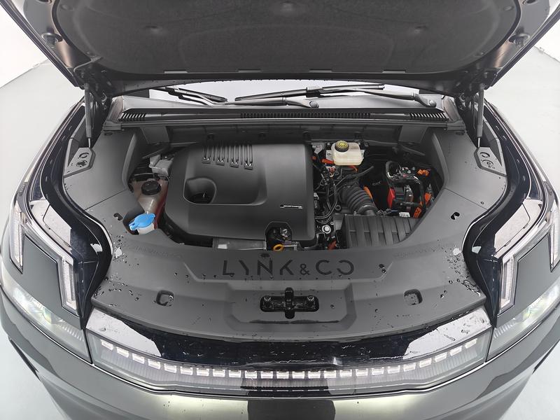 Lynk & Co Lynk&Co 08 EM-P 2025