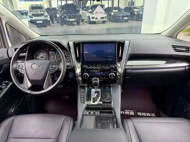 TOYOTA Wilfa Dual engine 2.5L HV Deluxe Edition
