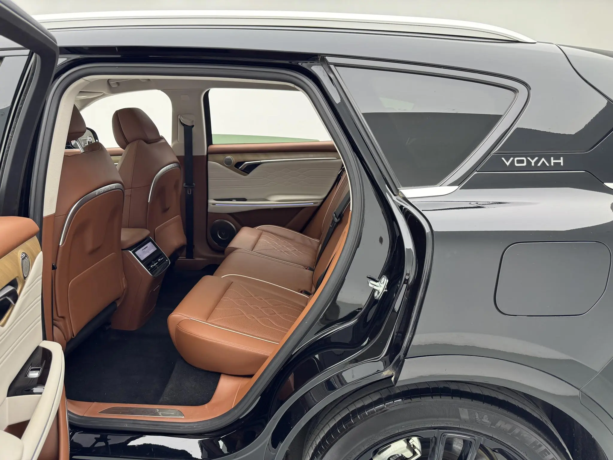 VOYAH Lan Tu FREE Ultra-long battery life smart driving version