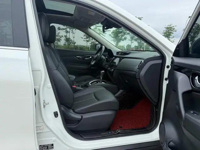 Nissan Qijun 2.0 L XL ITS 3rows CVT 2WD Zhilian seven-seater comfort edition