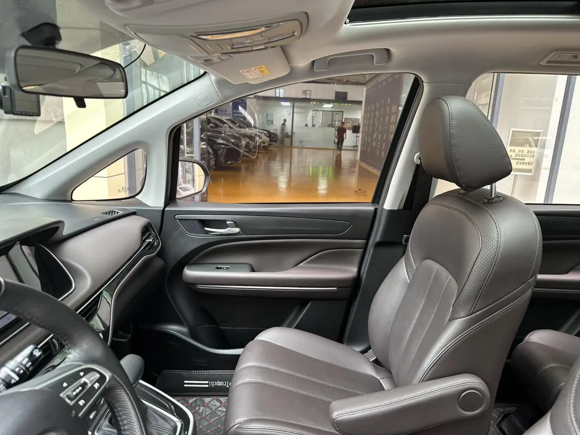 GAC Trumpchi M6 270T automatic Premium Edition 6-seater Country VI