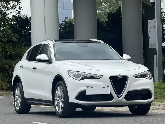 Alfa Romeo Stelvio 2.0T 280HP Deluxe Edition