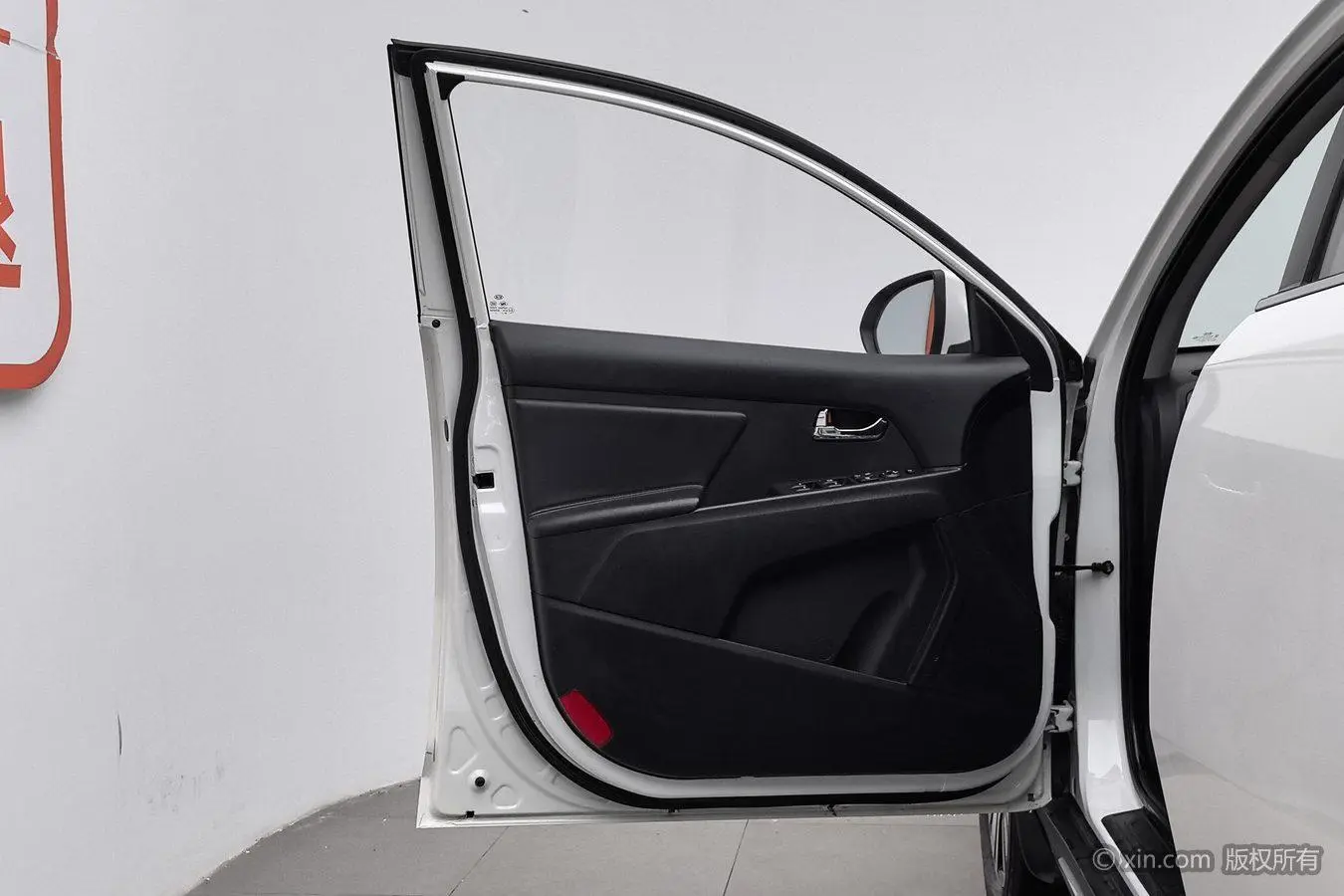 Kia Smart running 2.0L automatic two-wheel drive version DLX