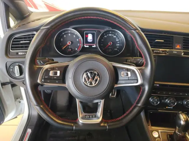 Volkswagen Golf GTI 2.0TSI GTI