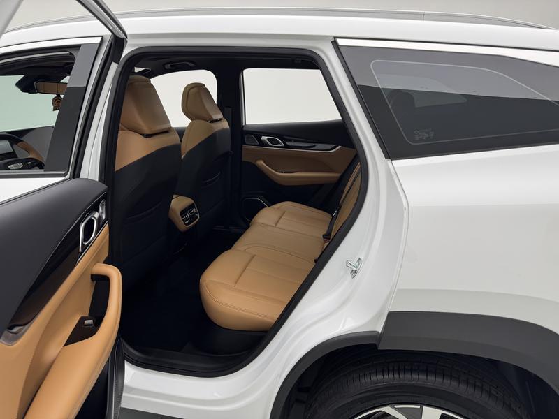 Geely Boyue L 2025