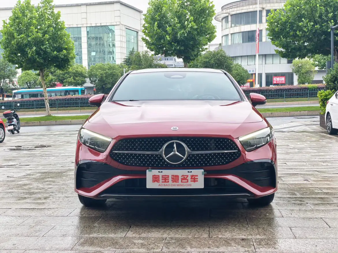 Mercedes-Benz Mercedes-Benz A-class A 200 L sports sedan fashion Version