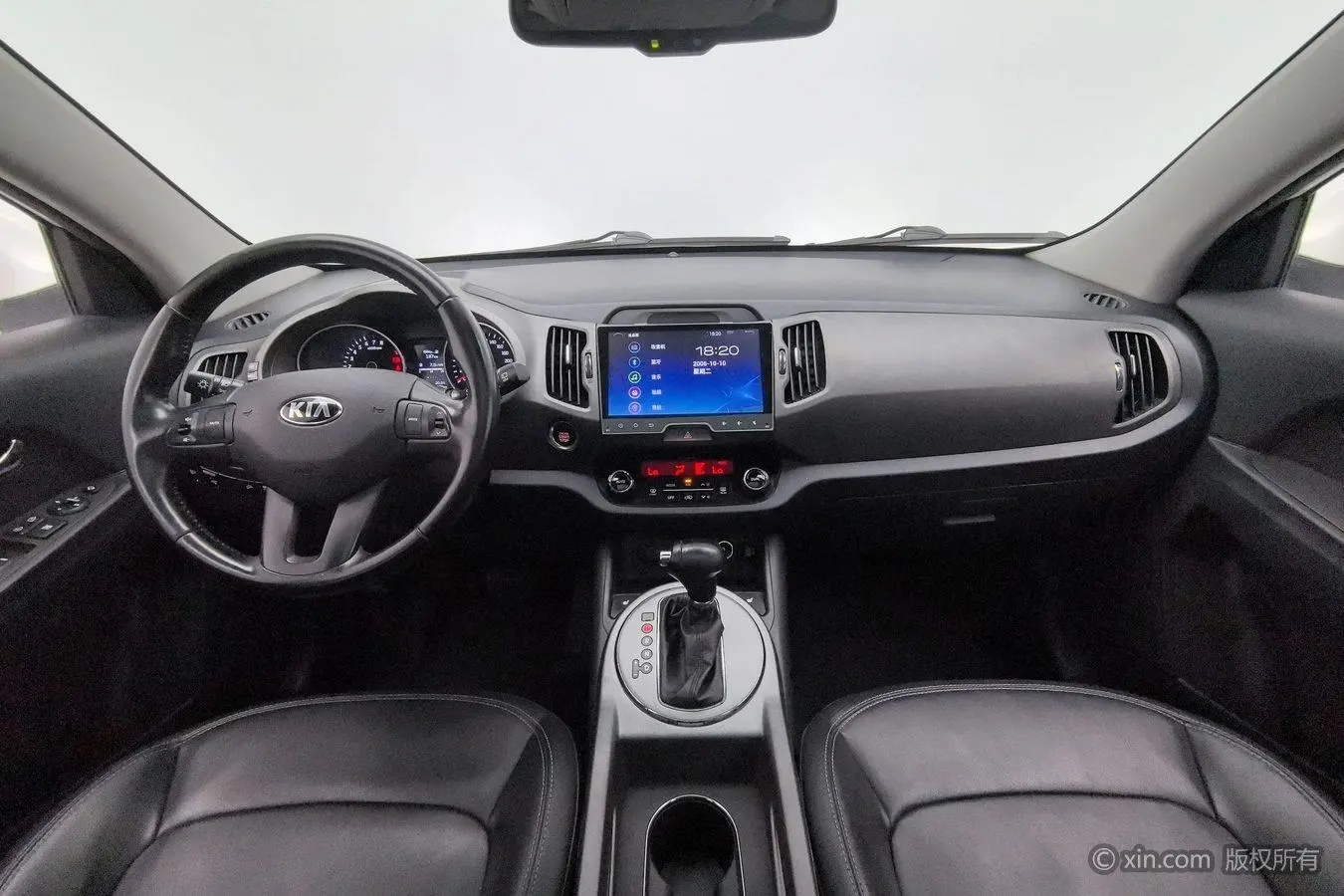 Kia Smart running 2.0L automatic two-wheel drive version DLX