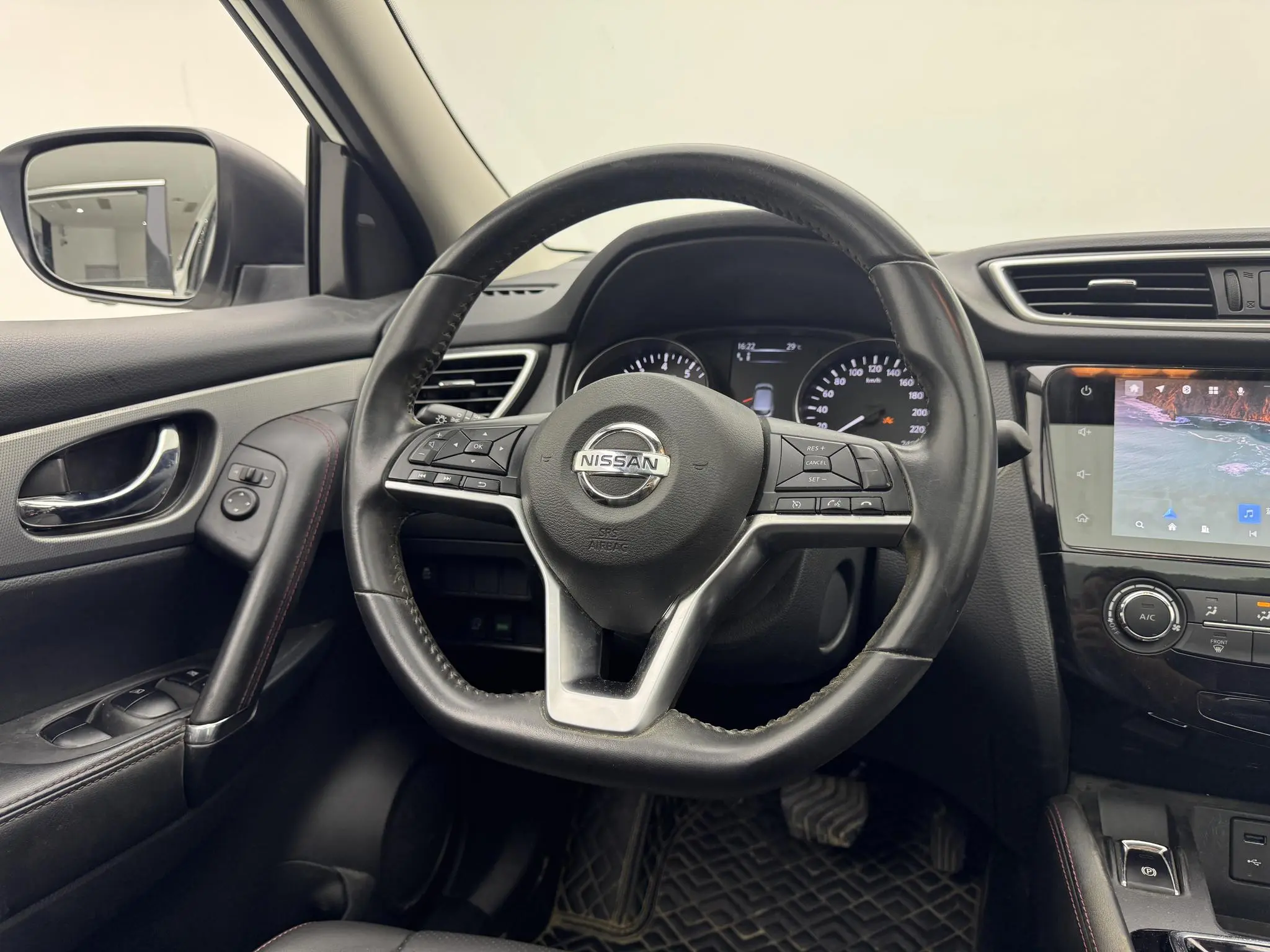Nissan Qashqai 2.0 L XV Prem Deluxe Edition