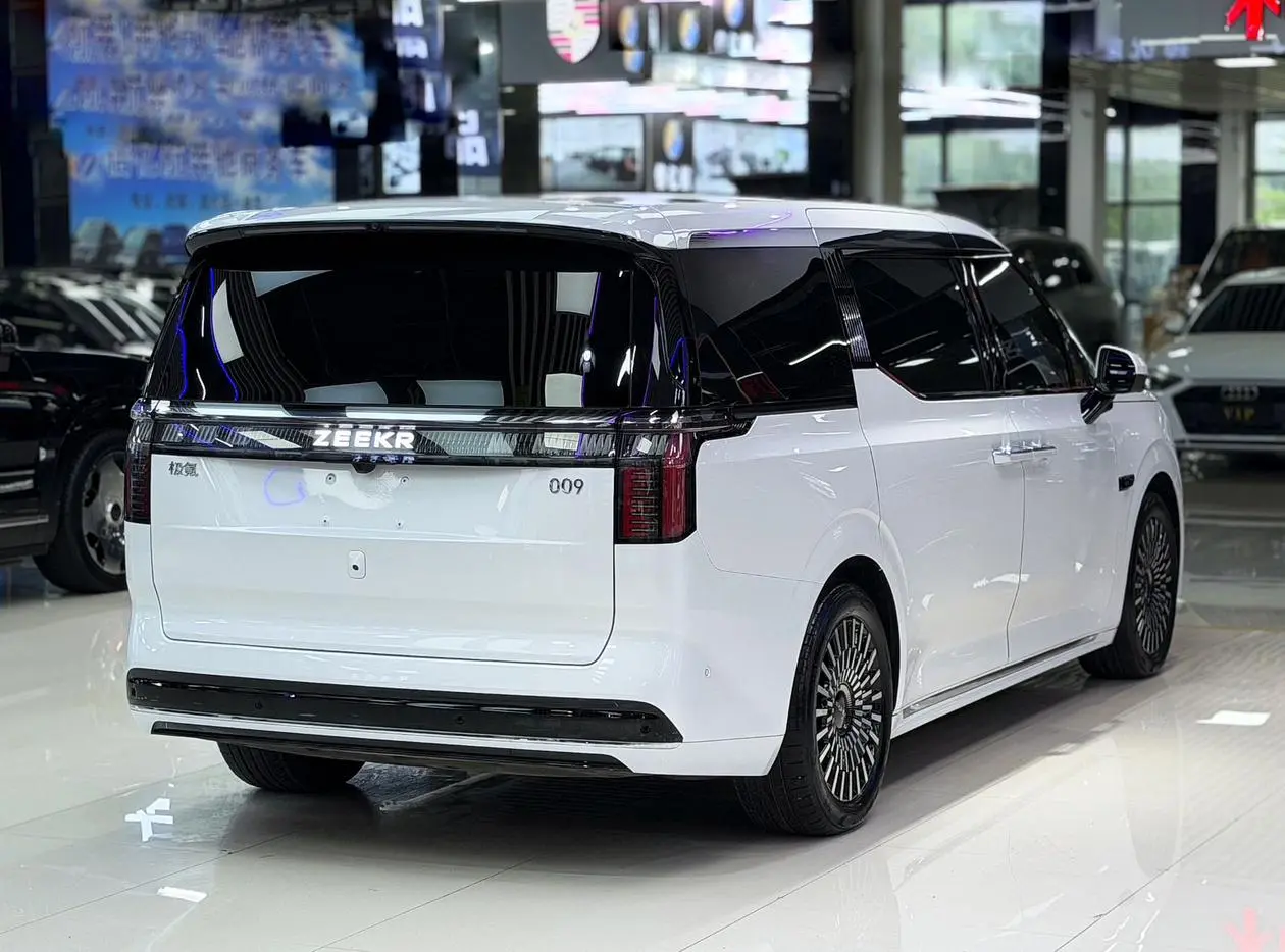 ZEEKR ZEEKR 009 Seven-seater aisle version two-wheel drive 108kWh