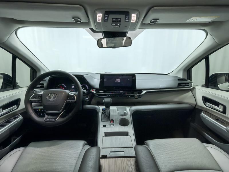 Toyota Gravia 2024