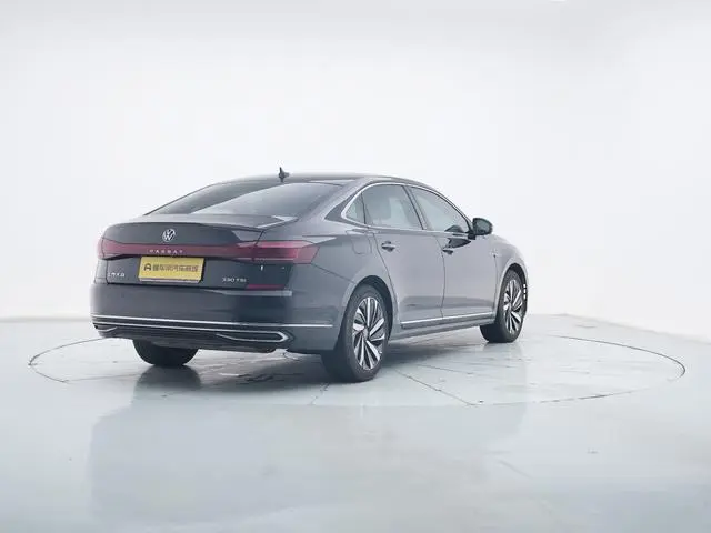 Volkswagen Passat 330TSI Deluxe Edition