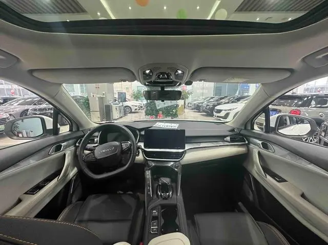 LYNK & CO Lynk & Co. 06 EM-P PHEV Remix Pro