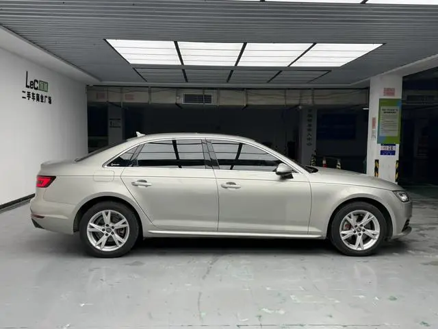 Audi Audi A4L 30th anniversary type 40 TFSI aggressive type