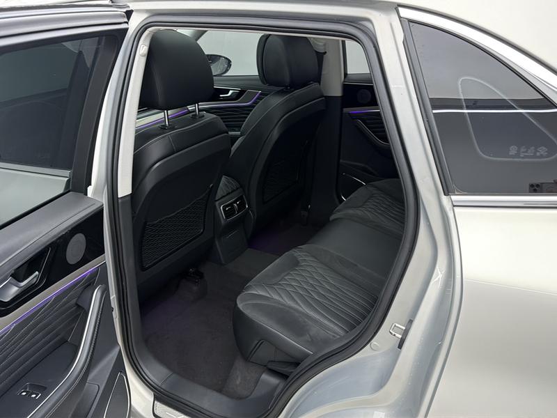 Hongqi Red Flag HS5 2022
