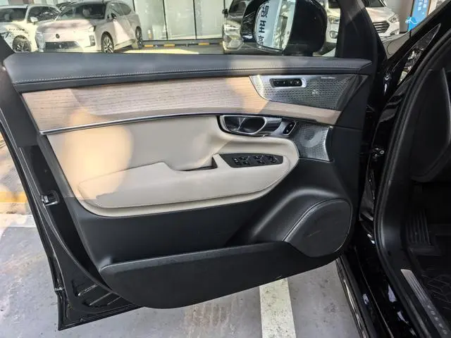 Volvo Volvo XC90 PHEV E-drive hybrid T8 Long battery life Zhizun Deluxe Edition 7 Seats