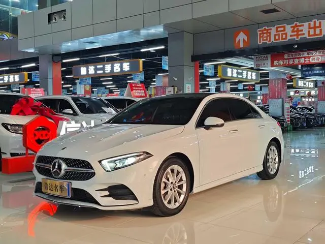 Mercedes-Benz Mercedes-Benz A-class A 200 L sports sedan fashion Version