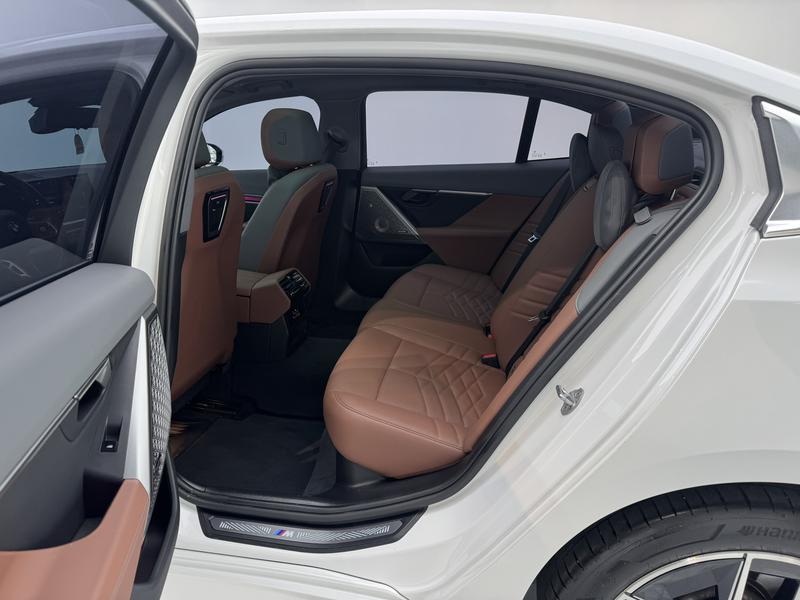 BMW BMW i5 2024