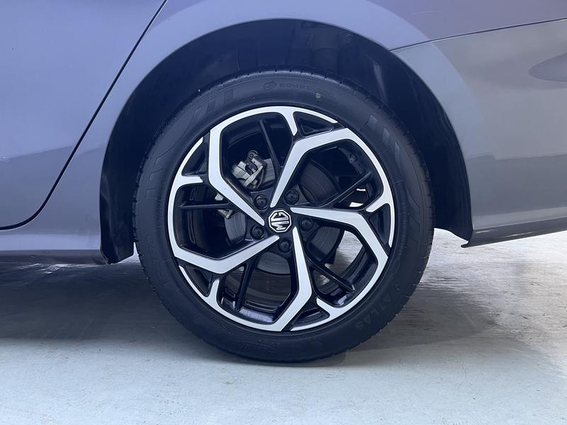 MG MG5 2025
