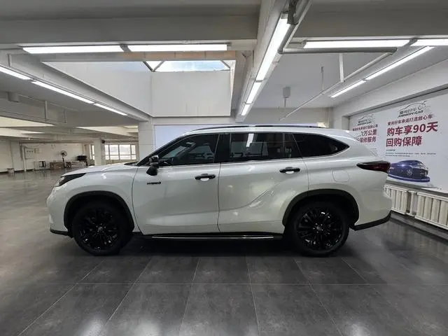 TOYOTA Highlander Dual-engine 2.5L four-wheel drive Knight edition 7-seater