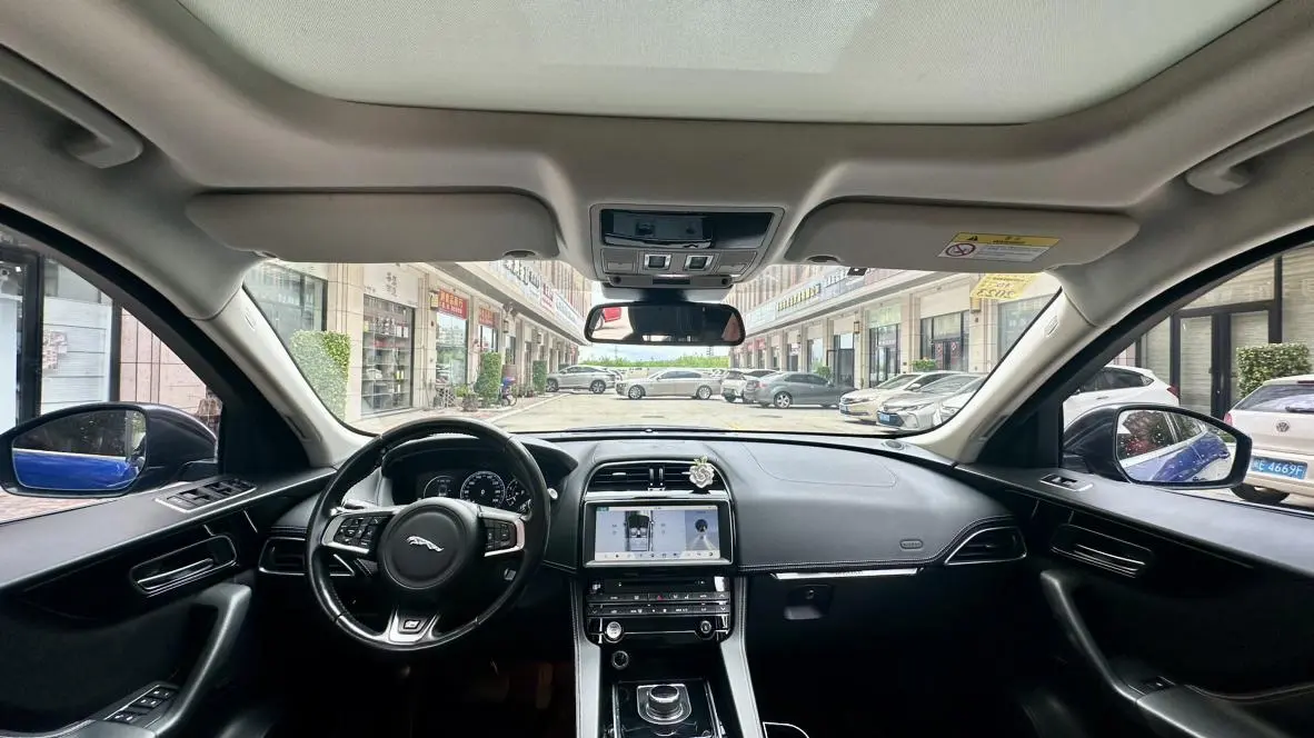 Jaguar Jaguar F-PACE 3.0 SC four-wheel drive R-Sport sports version