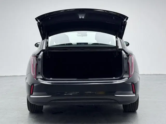 Hongqi Hongqi E-QM5 Facelift basic travel version