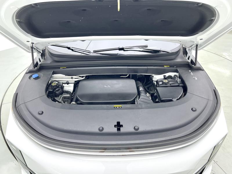 Li Auto Ideal L6 2025