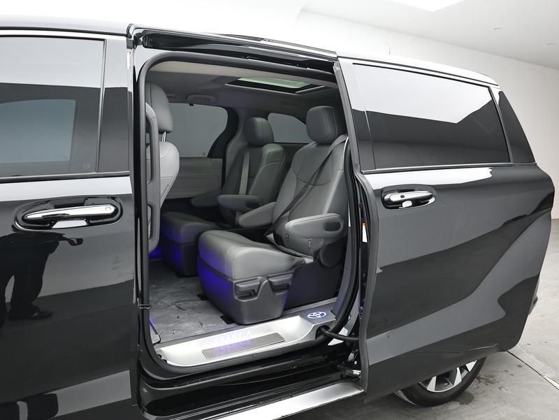 Toyota Gravia 2023