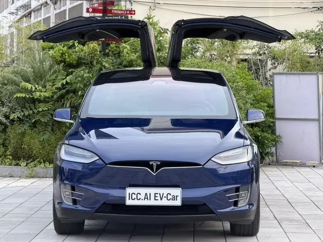 Tesla Model X 90D