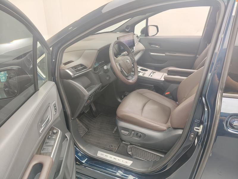 Toyota Gravia 2023