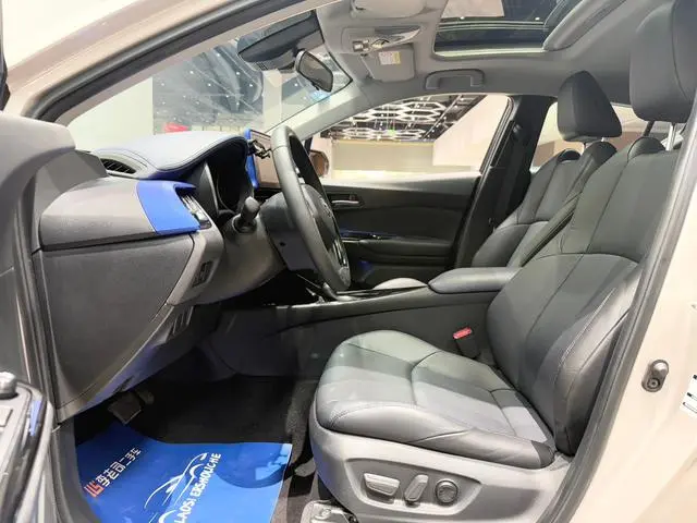TOYOTA Toyota C-HR 2.0L Deluxe Edition