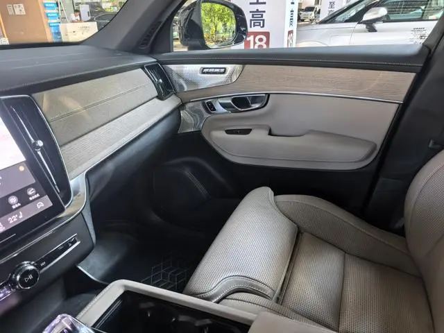 Volvo Volvo XC90 PHEV E-drive hybrid T8 Long battery life Zhizun Deluxe Edition 7 Seats