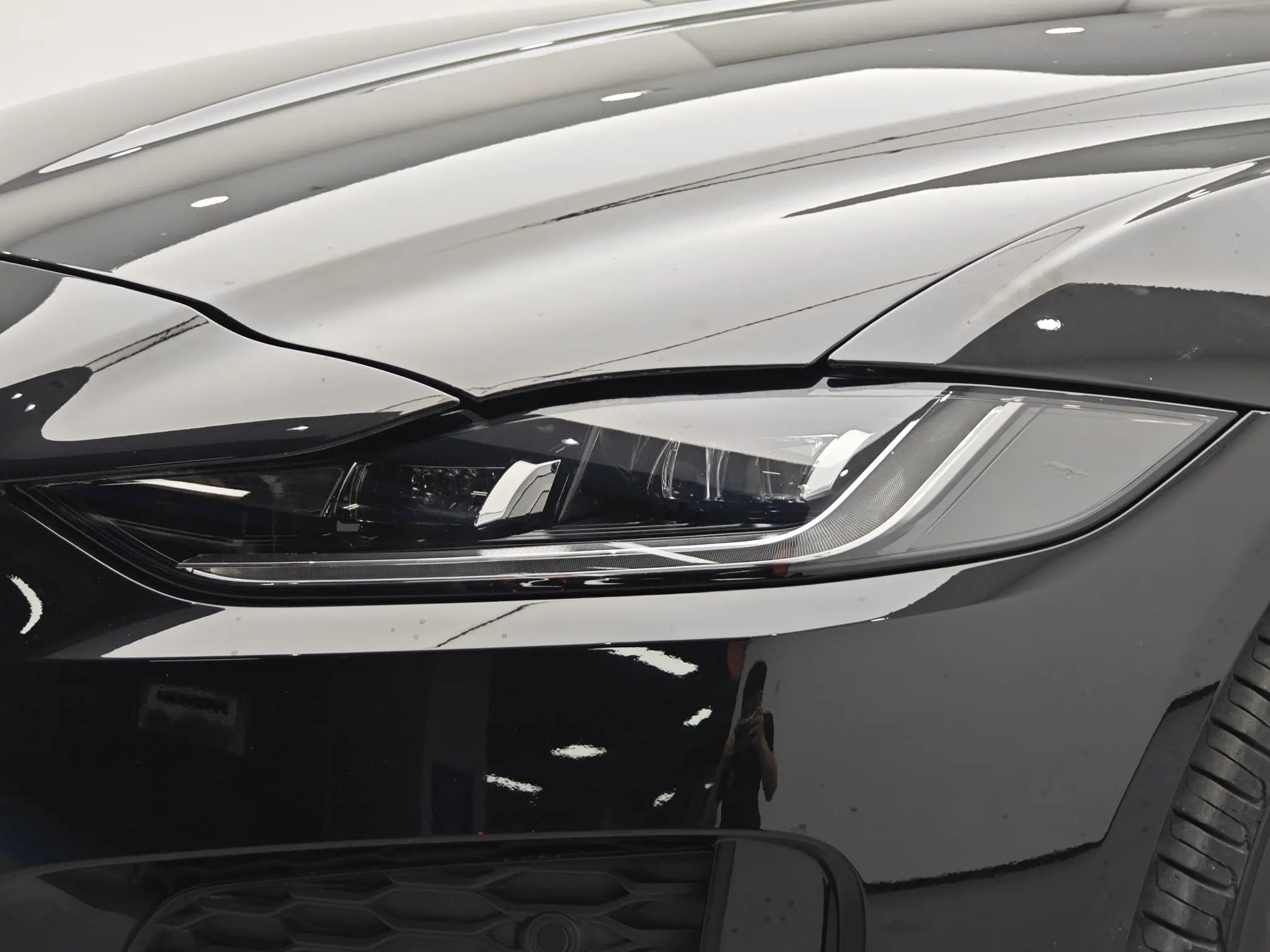 Jaguar Jaguar XEL 2.0T 250PS Yao Black Sports Edition