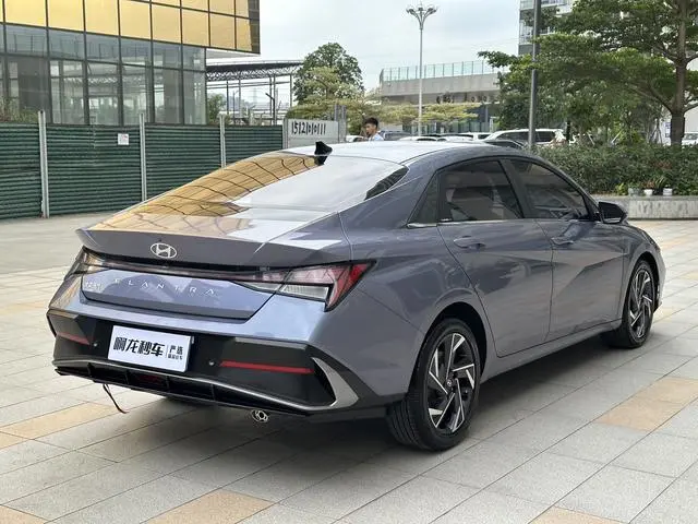 Hyundai Elantra 1.5L CVT LUX Premium Edition