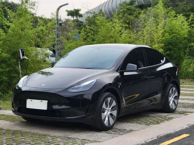 Tesla Model Y Facelifted rear-wheel drive version
