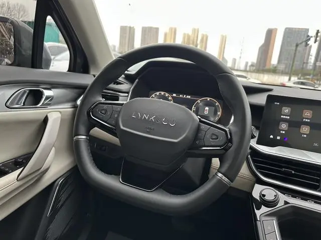 LYNK & CO Lynk & Co. 06 EM-P PHEV Remix Shero