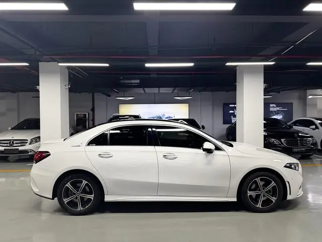 Mercedes-Benz Mercedes-Benz A-class Second facelift A 200 L sports sedan fashion version